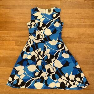 Taylor sleeveless pleaded blue black white knee length dress size 8 b4